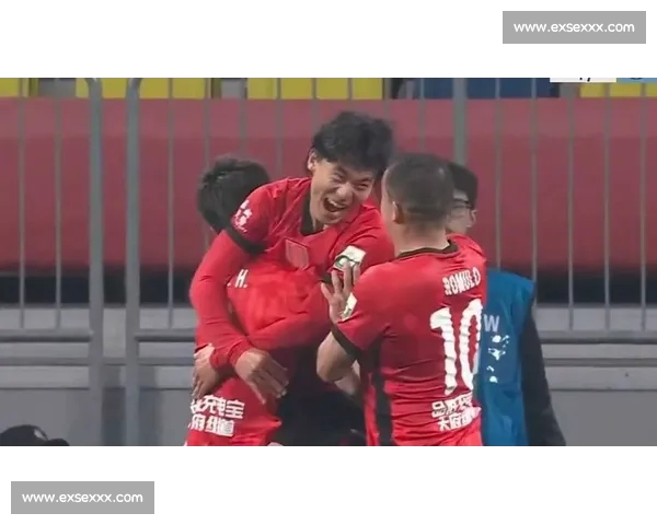 中超最新动态：劲旅鏖战升降级赛季焦点球员表现抢眼